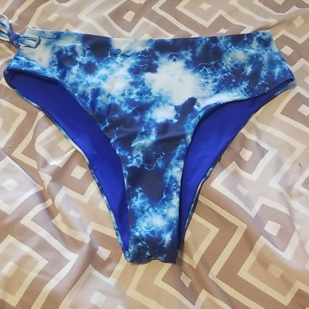Bathing suit - Picture 3 of 3